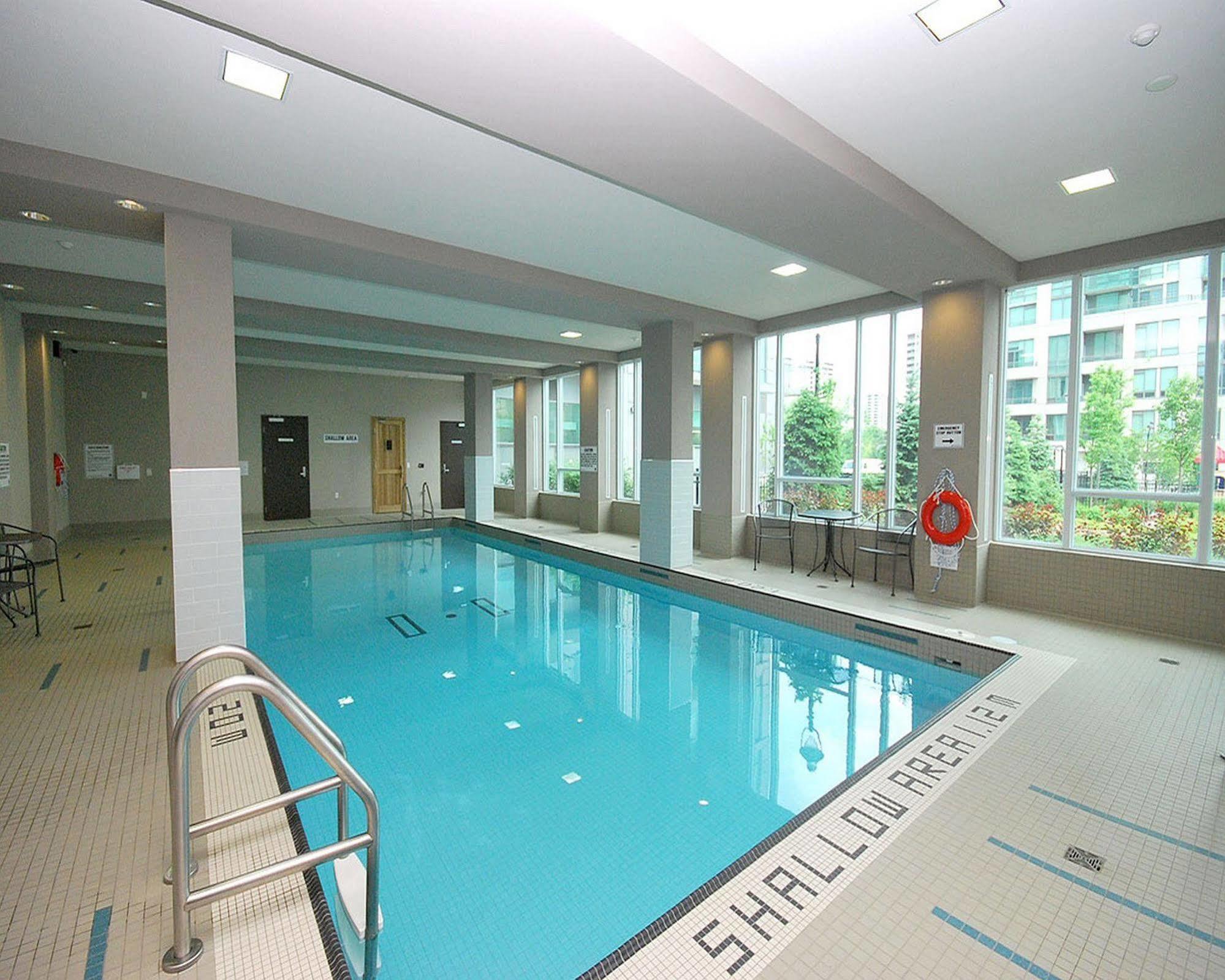 Maplewood Furnished Suites Mississauga Buitenkant foto